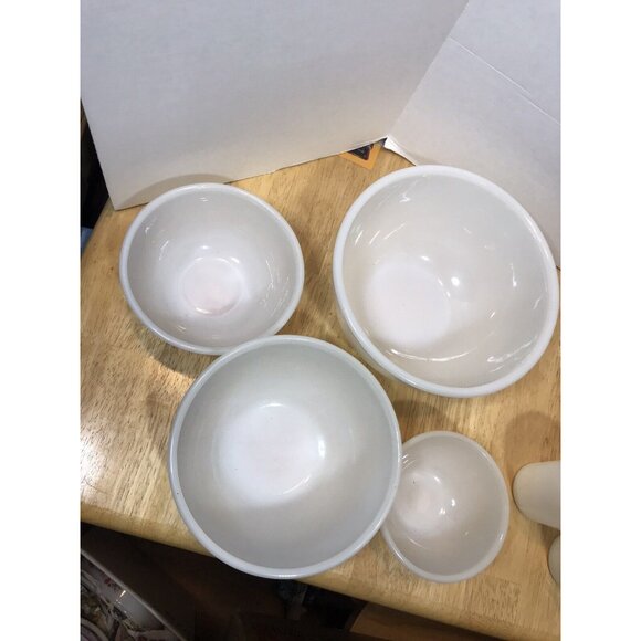 SET OF 3 Anchor Hocking FIRE KING White Milk Glass SWIRL NESTING MIXING BOWLS - Picture 5 of 5
